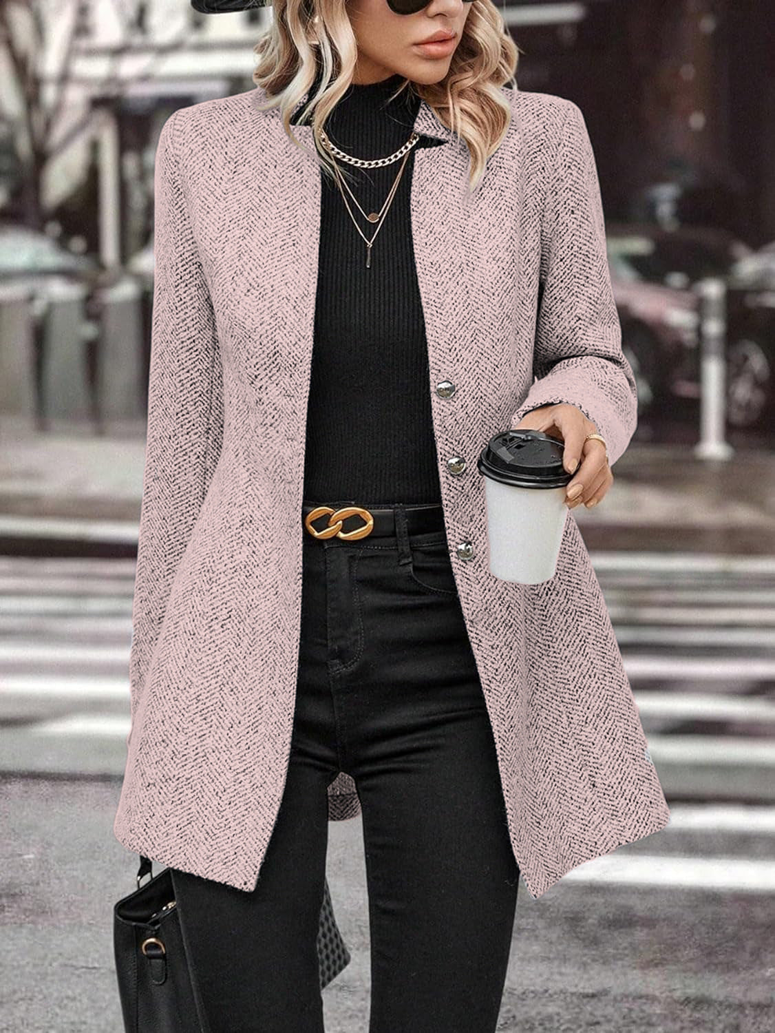 Långärmad trenchcoat-mode med knapp