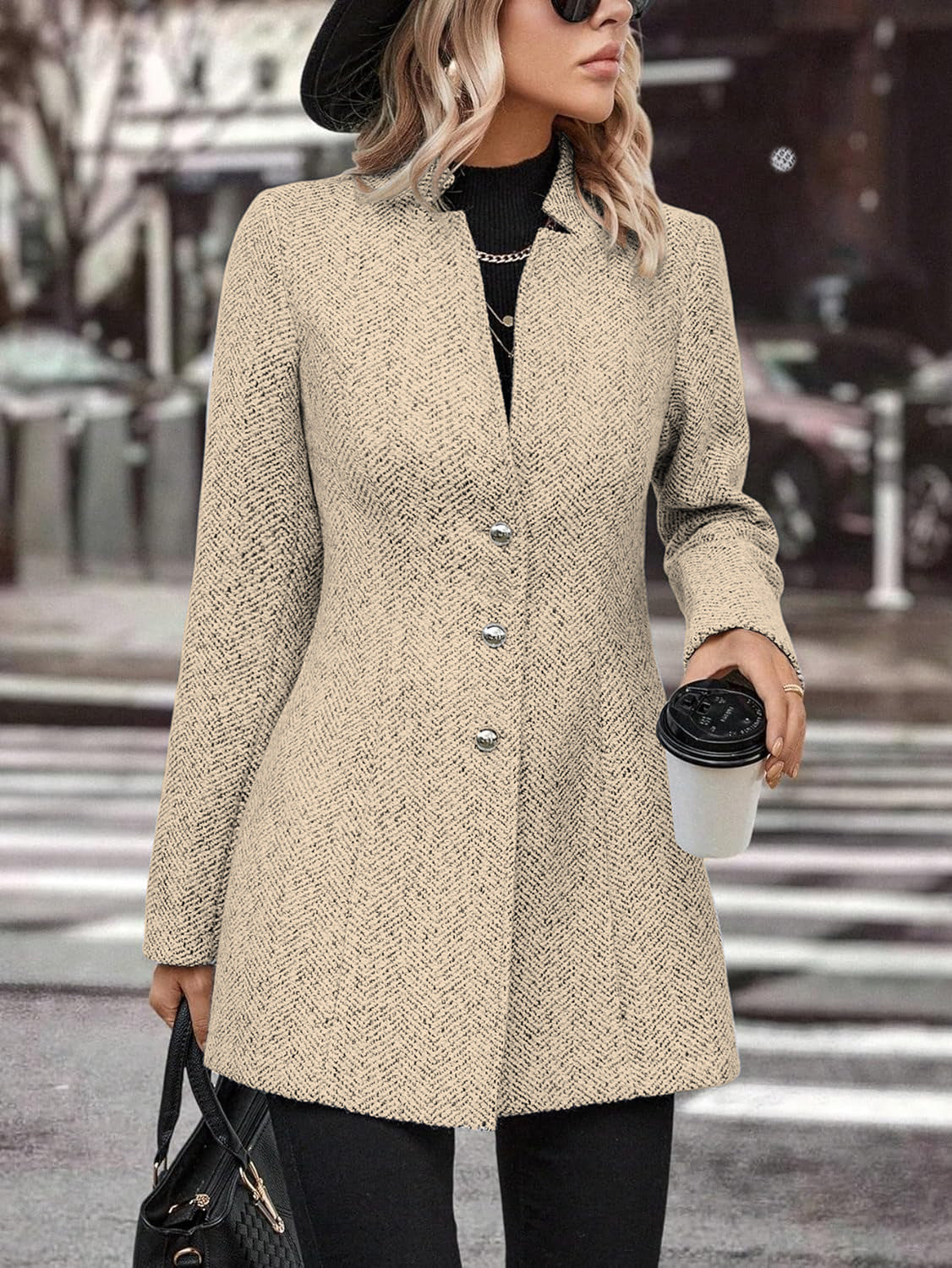 Långärmad trenchcoat-mode med knapp