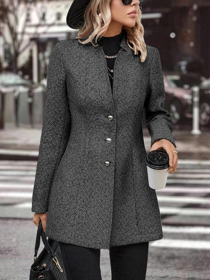Långärmad trenchcoat-mode med knapp