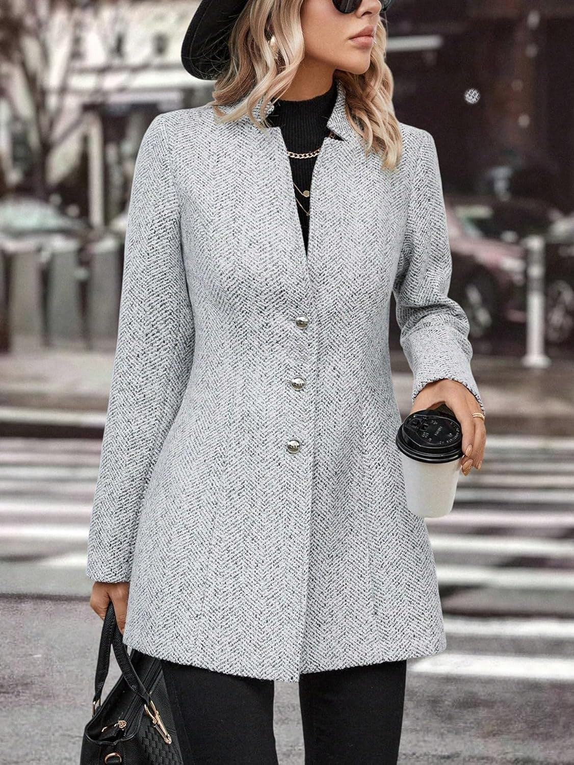 Långärmad trenchcoat-mode med knapp